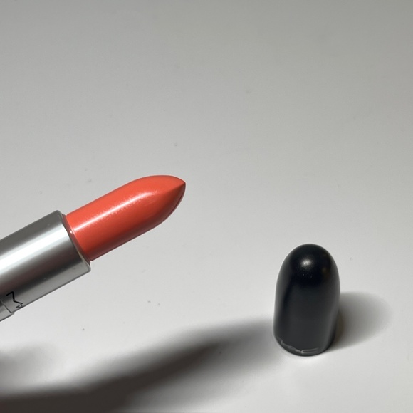 READ MAC Cremesheen Lipstick in Sweet & Sour Full Size - Picture 3 of 4